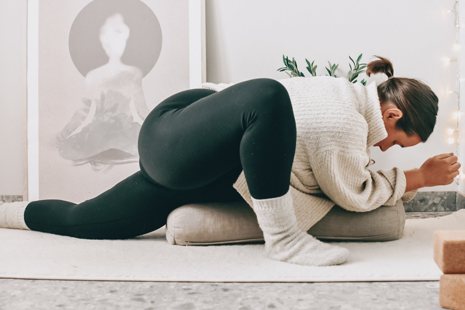 56 min - Yinstund för höfter och säte (Inkl. Guidad Shavasana)