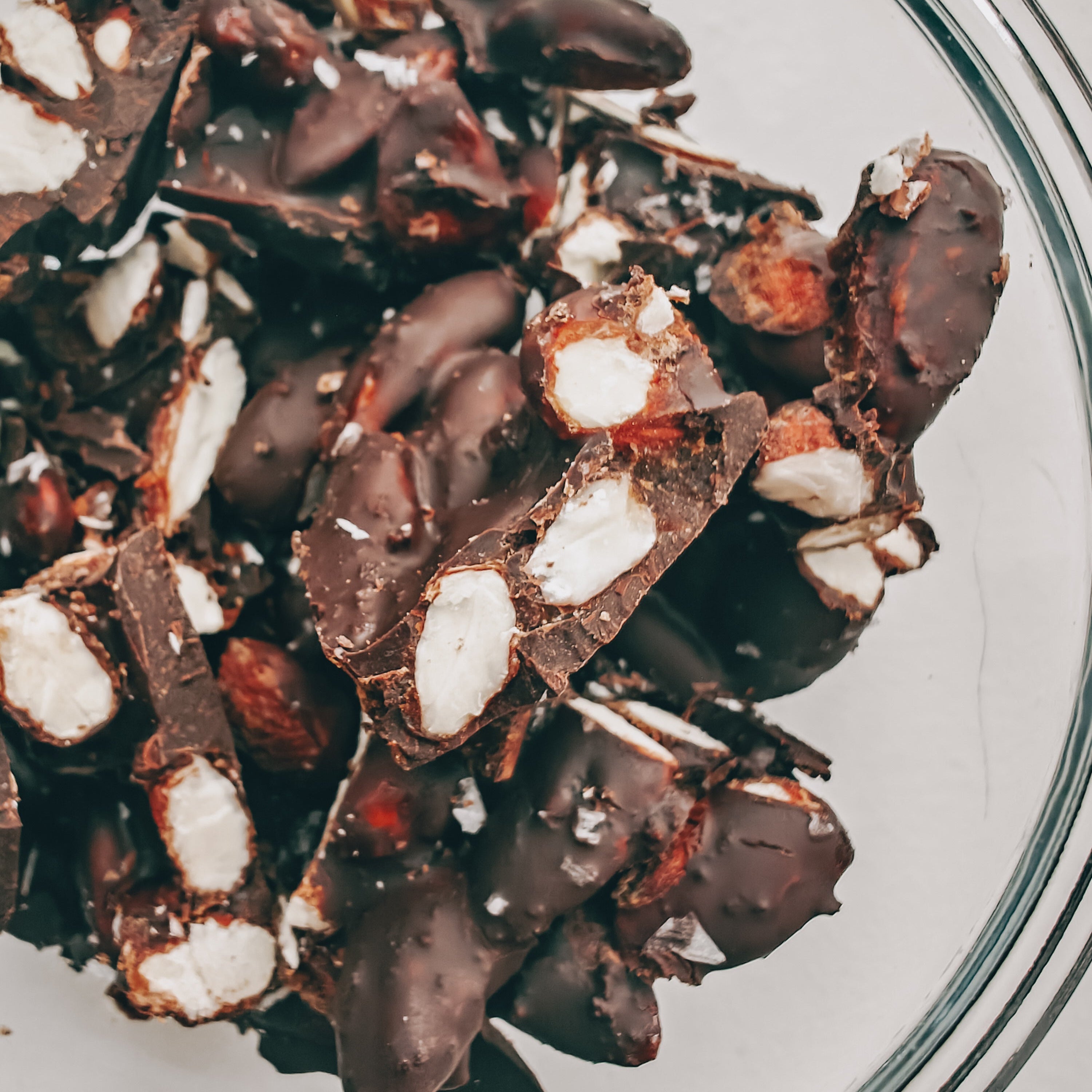 Kanderat mandelbräck med choklad