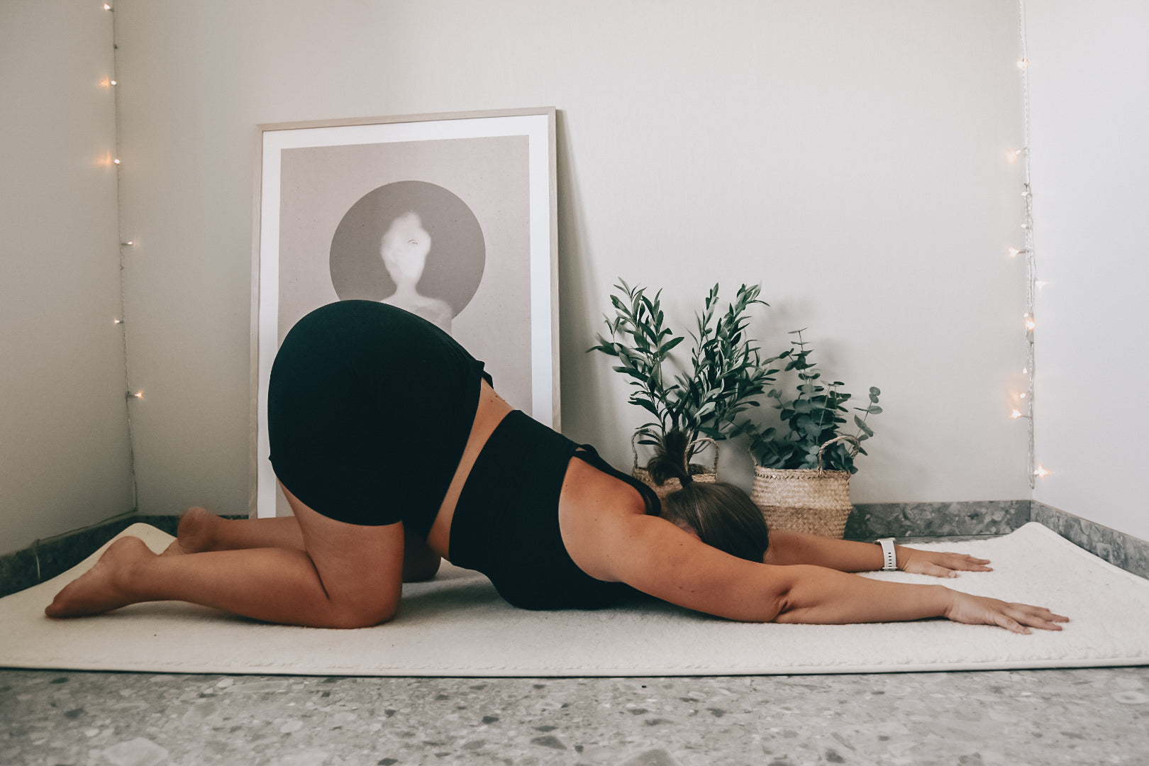 5 min - Yinmeditation efter träning (Överkroppen) (Valpens position)
