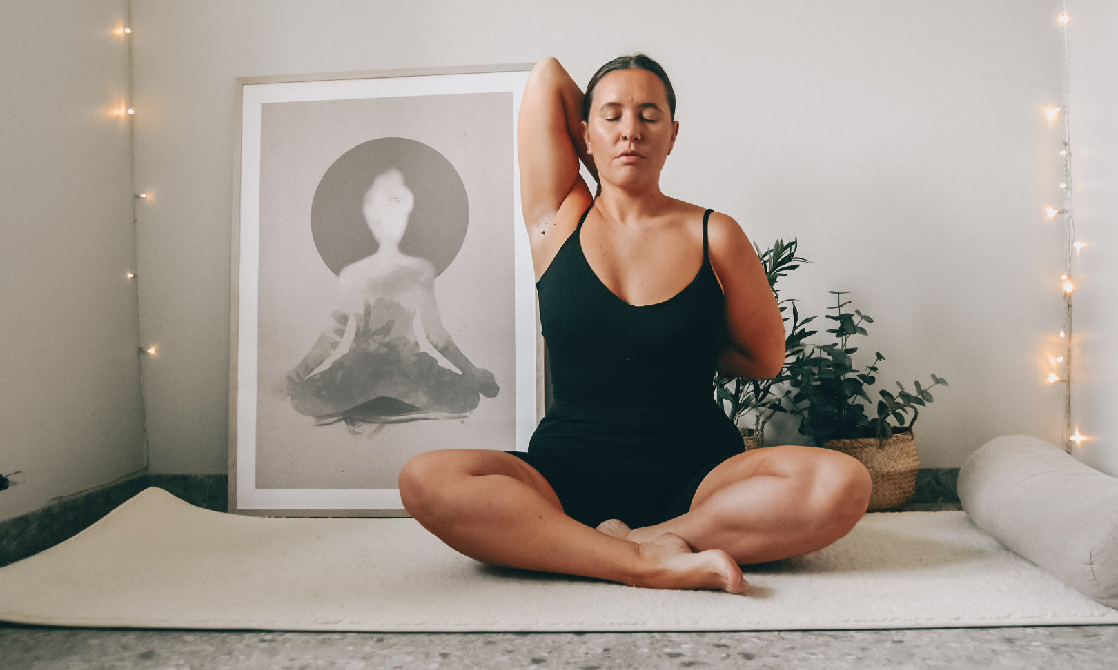 5 min - Yinmeditation i soffan (Ko-armars position)