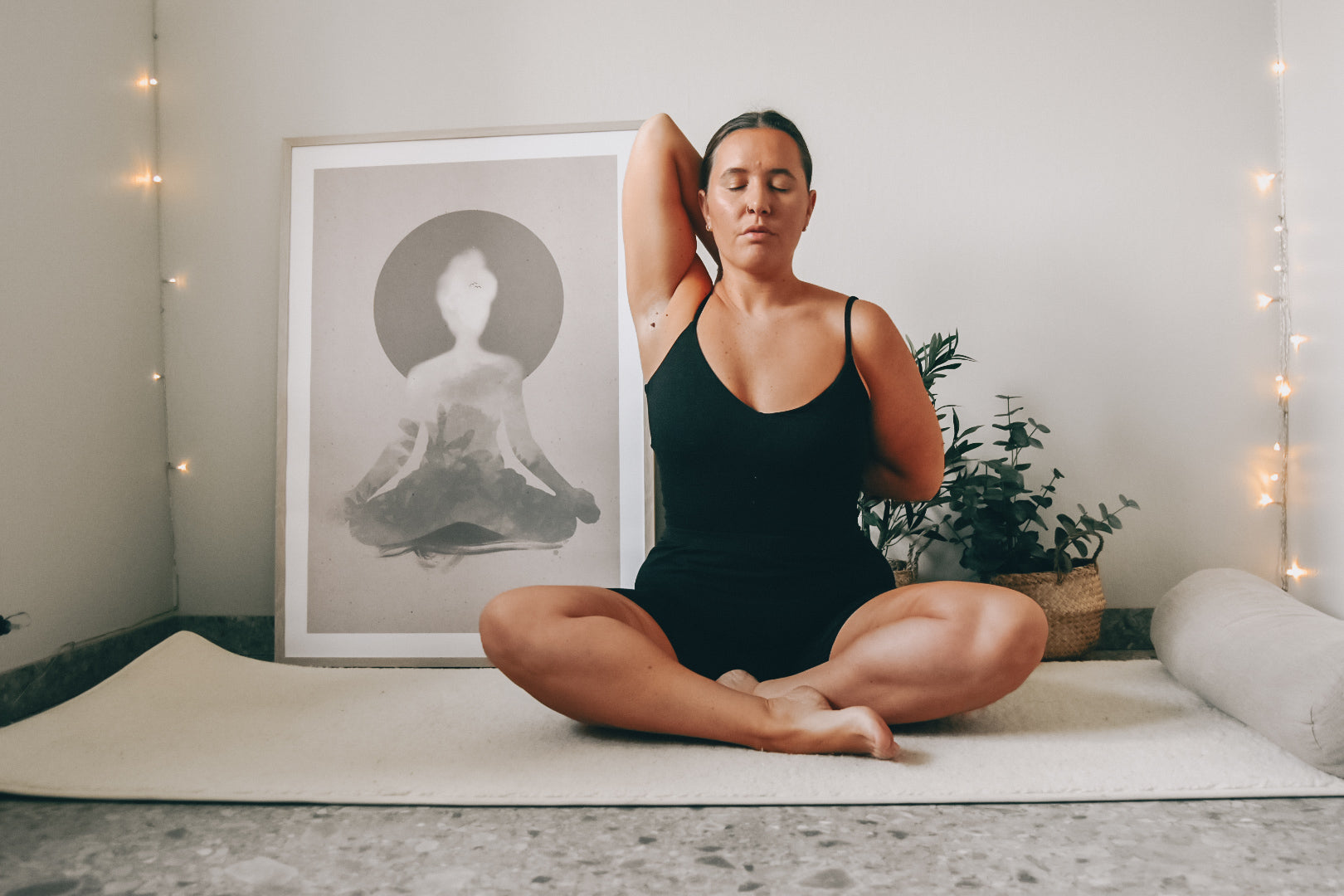 5 min - Yinmeditation i soffan (Ko-armars position)