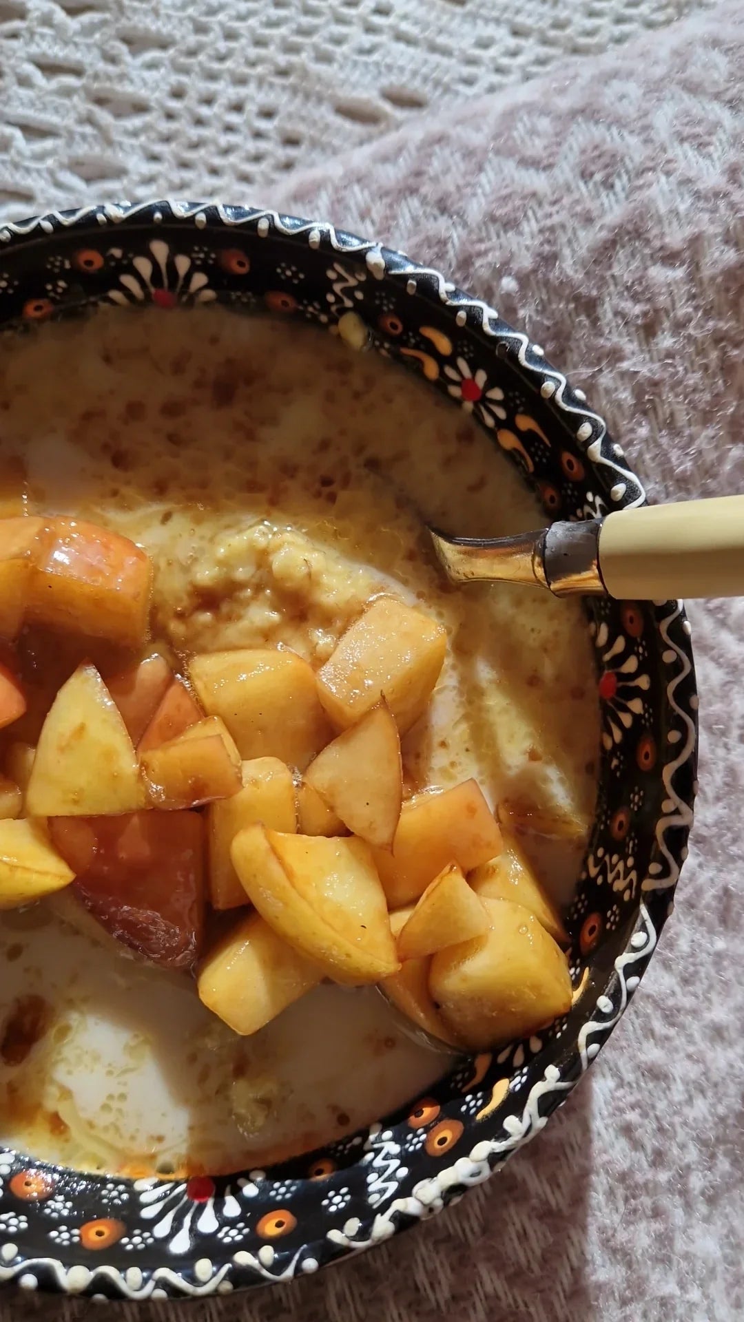 Lyxgröt med karamelliserat äpple